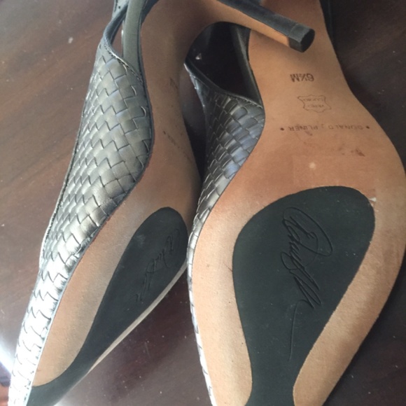 Donald J Pliner metallic sling backs Size6.5 - Picture 2 of 5
